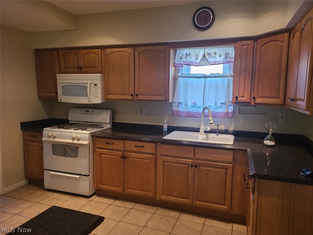 951 Reed Avenue Akron, OH 44306 - Photo 2 of 15