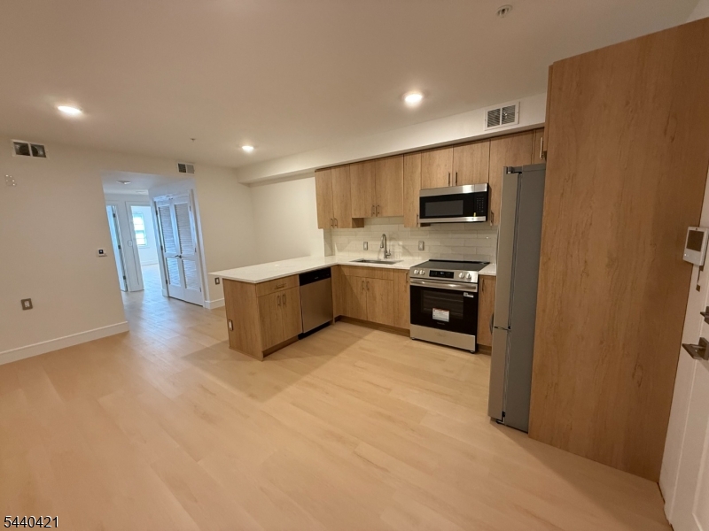 627 Valley Road, Unit C Montclair, NJ 07043 - Photo 2 of 30