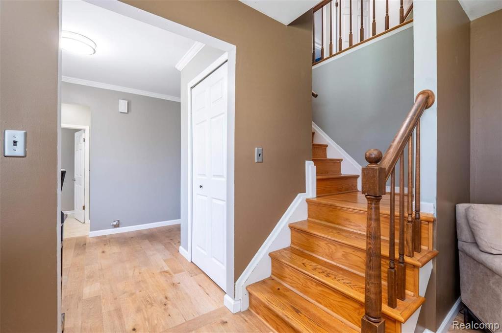 695 Lake Forest Road Rochester Hills, MI 48309 - Photo 25 of 47