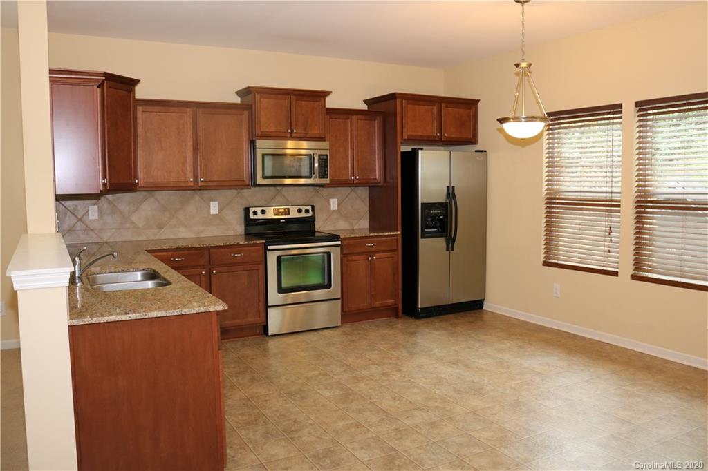 523 Rook Road Charlotte, NC 28216 - Photo 4 of 33