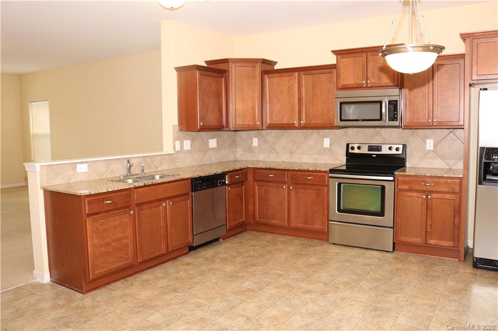 523 Rook Road Charlotte, NC 28216 - Photo 6 of 33