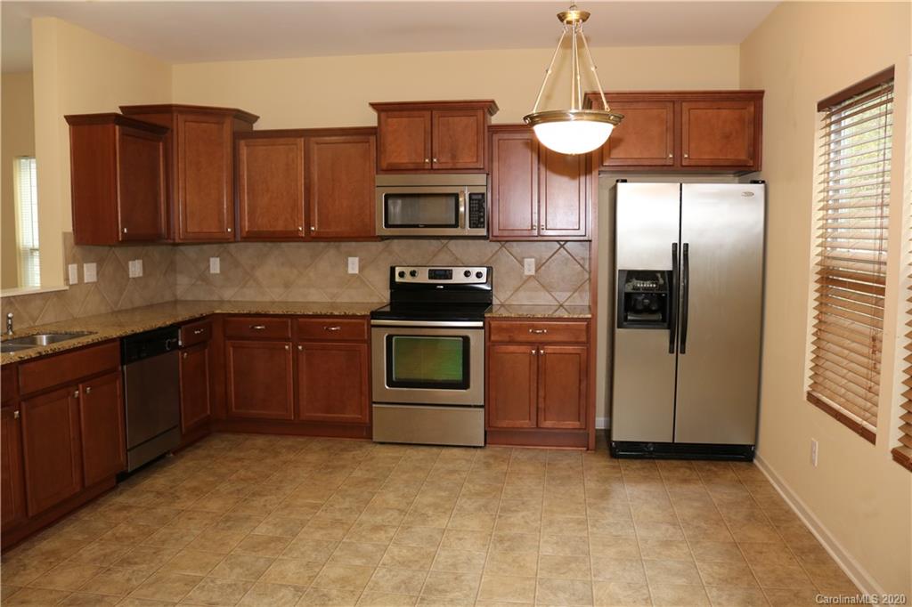 523 Rook Road Charlotte, NC 28216 - Photo 7 of 33