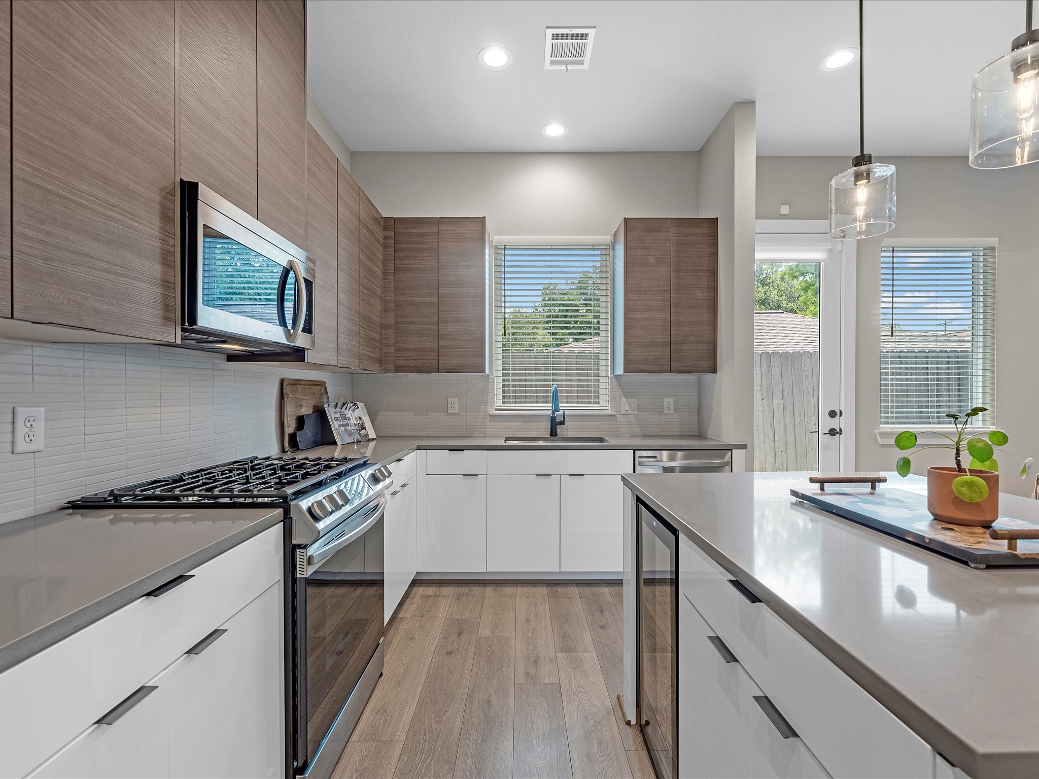 307 Charlock Street Houston, TX 77022 - Photo 9 of 17 This kitchen features a modern design aesthetic complemented by high-end soft-closing drawers.