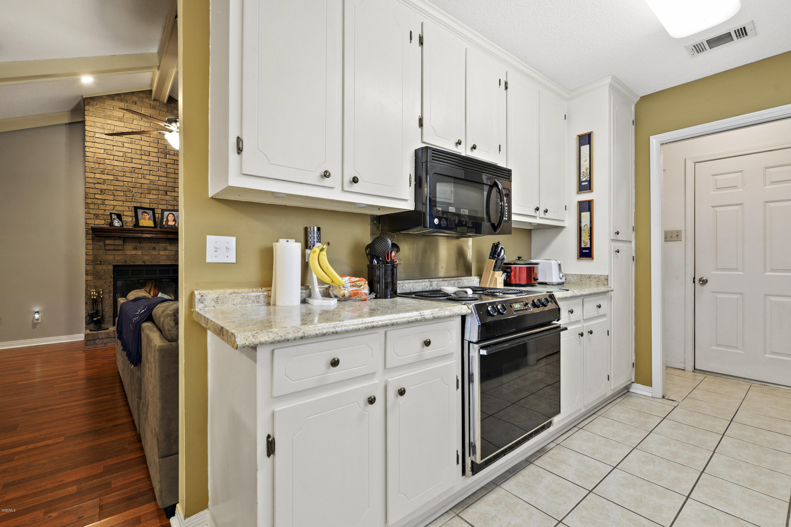 955 Bluff Ridge Biloxi, MS 39532 - Photo 8 of 21 008