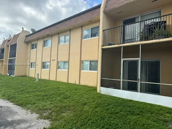 $169,000 | 2832 Northwest 55th Avenue, Unit 1B, Lauderhill, FL 33313