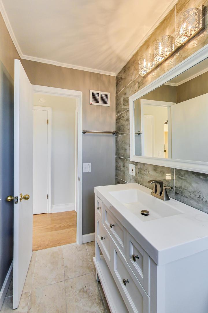 2105 Rand Road Des Plaines, IL 60016 - Photo 26 of 45 Gallery Image 26