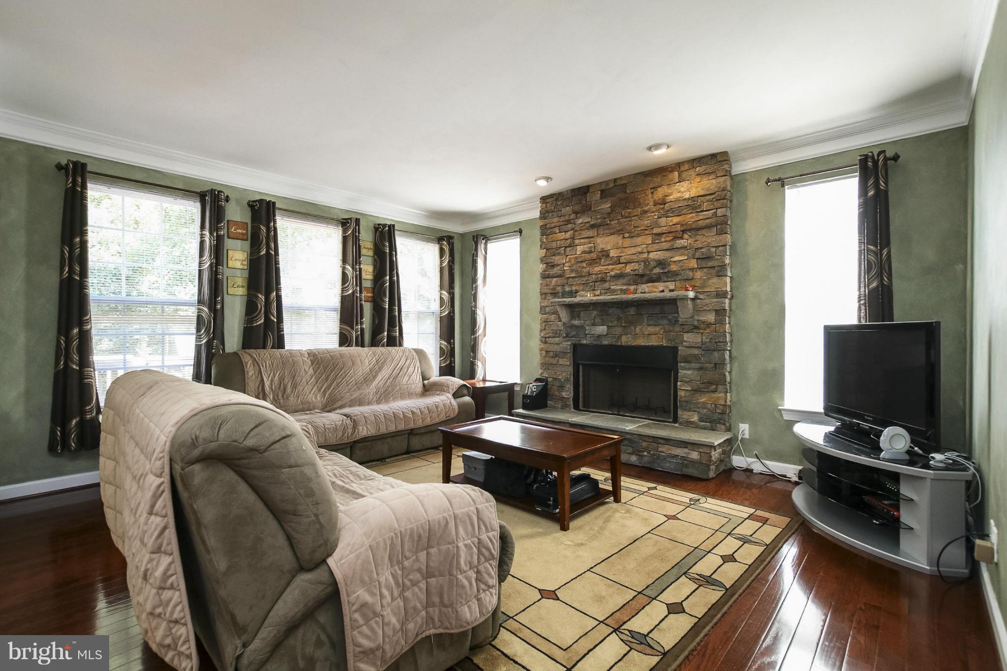 9961 Guilford Road Jessup, MD 20794 - Photo 6 of 27 Living Room