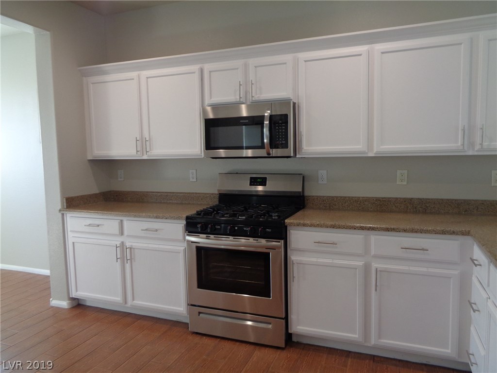 10897 Paradise Road Henderson, NV 89052 - Photo 8 of 32 Gallery Image 8