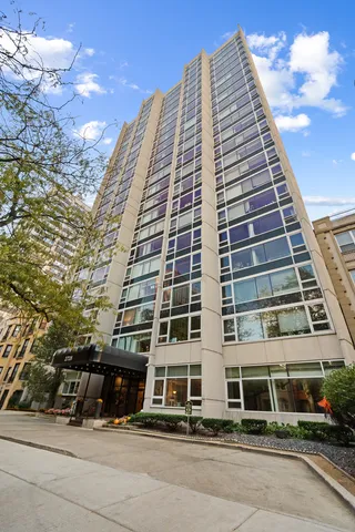 $242,000 | 2728 North Hampden Court, Unit 301, Chicago, IL 60614