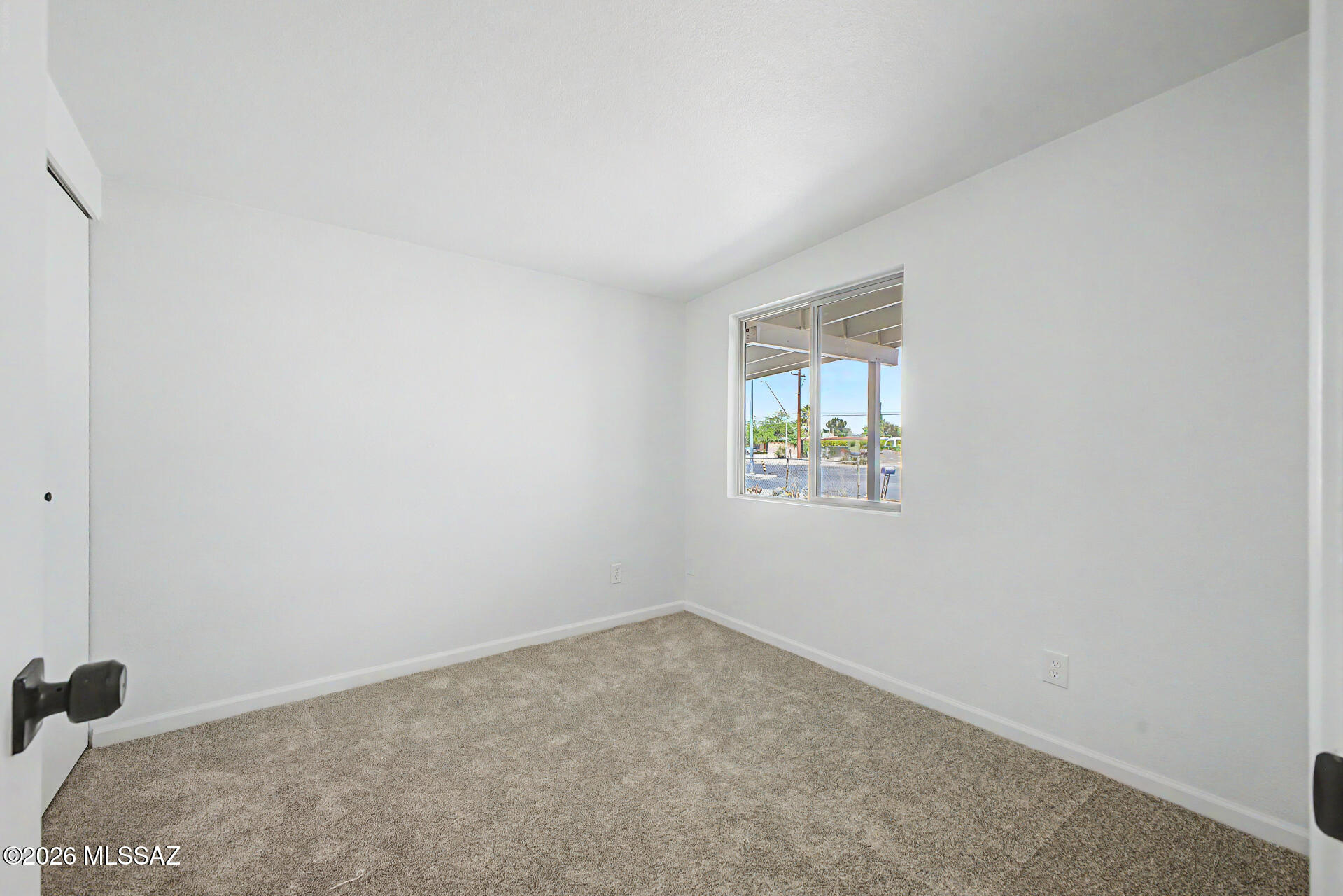 3402 South Kolb Road Tucson, AZ 85730 - Photo 16 of 32 an empty room with windows
