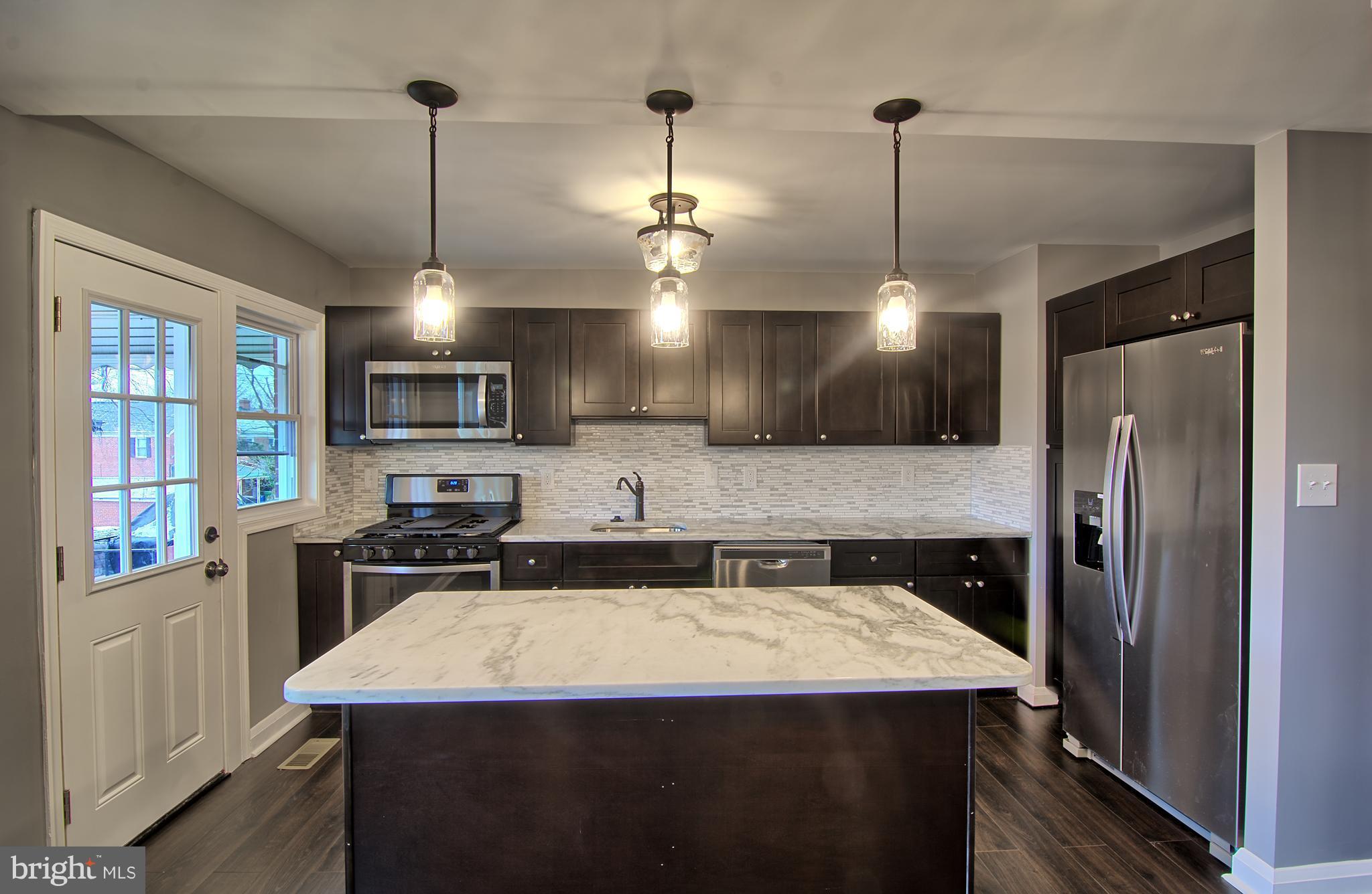 719 Stamford Road Baltimore, MD 21229 - Photo 11 of 29 New lighting, large kitchen, back splash!