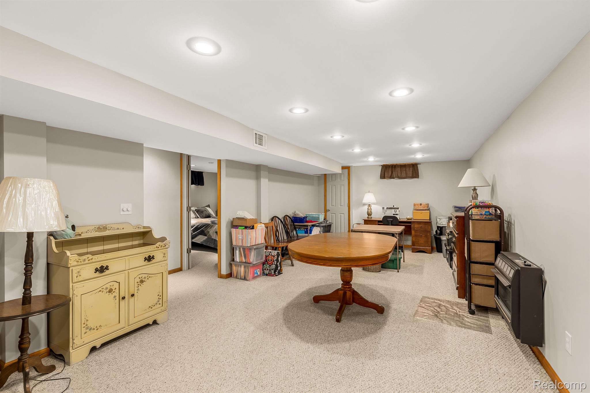 11124 Main Road Fenton, MI 48430 - Photo 19 of 43 Room for entertaining