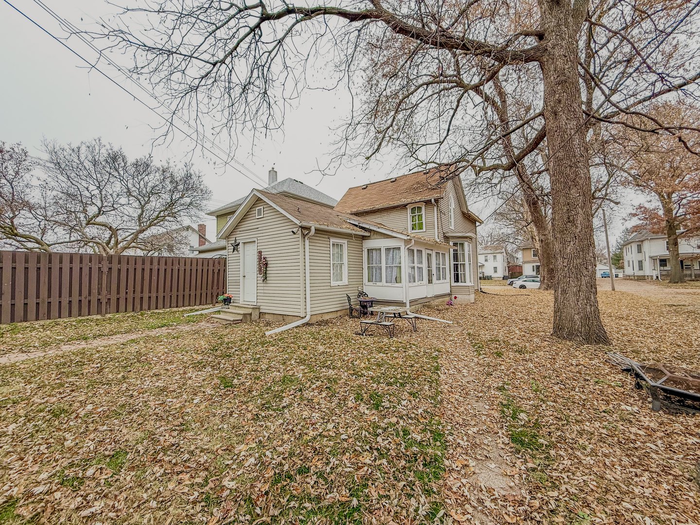 109 6th Avenue Sterling, IL 61081 - Photo 3 of 20