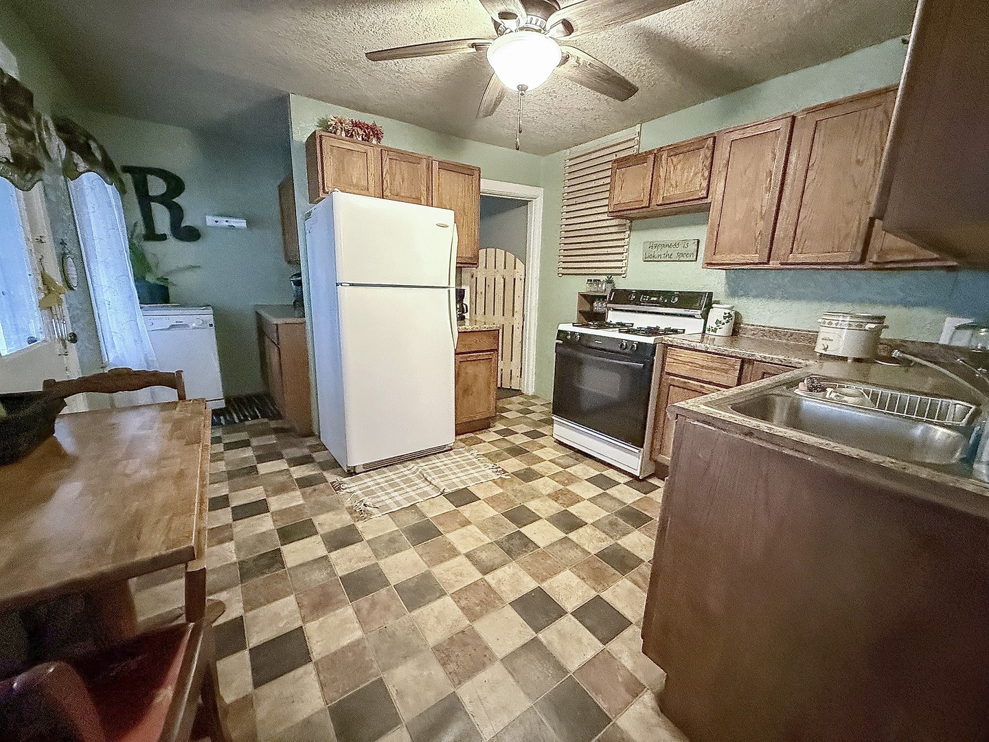 109 6th Avenue Sterling, IL 61081 - Photo 10 of 20