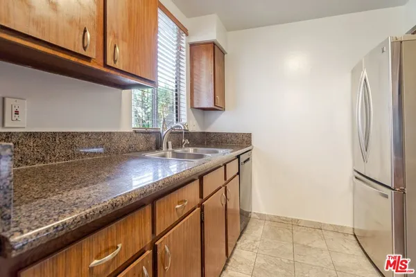 $3,100 | 14990 Victory Boulevard, Unit 103, Van Nuys, CA 91411