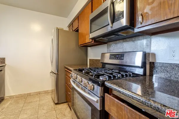 $3,100 | 14990 Victory Boulevard, Unit 103, Van Nuys, CA 91411