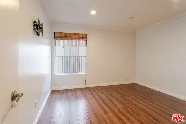 $3,100 | 14990 Victory Boulevard, Unit 103, Van Nuys, CA 91411