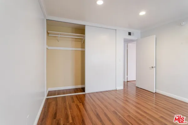$3,100 | 14990 Victory Boulevard, Unit 103, Van Nuys, CA 91411