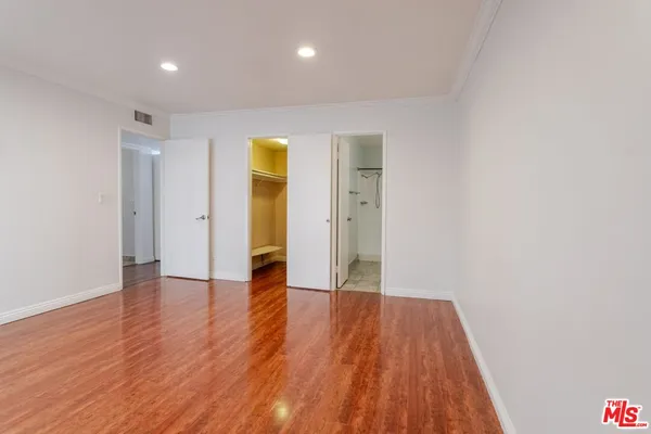 $3,100 | 14990 Victory Boulevard, Unit 103, Van Nuys, CA 91411