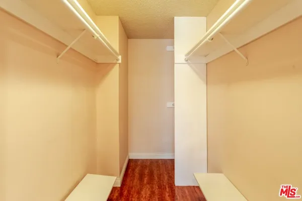 $3,100 | 14990 Victory Boulevard, Unit 103, Van Nuys, CA 91411