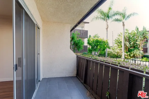 $3,100 | 14990 Victory Boulevard, Unit 103, Van Nuys, CA 91411
