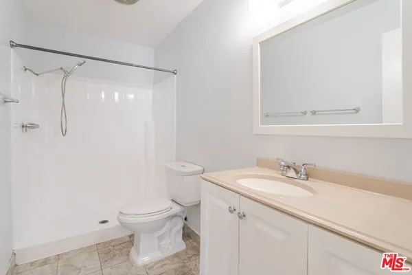 $3,100 | 14990 Victory Boulevard, Unit 103, Van Nuys, CA 91411