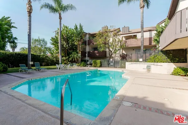 $3,100 | 14990 Victory Boulevard, Unit 103, Van Nuys, CA 91411