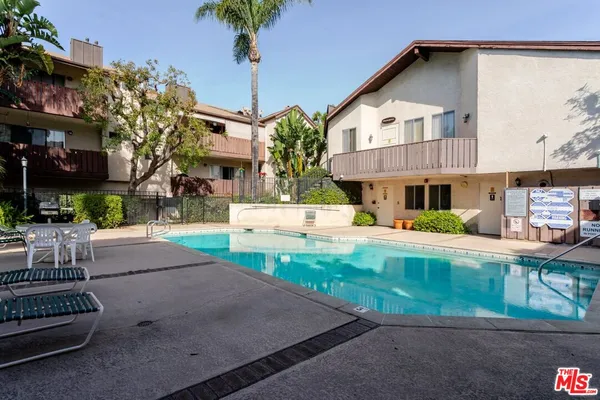 $3,100 | 14990 Victory Boulevard, Unit 103, Van Nuys, CA 91411