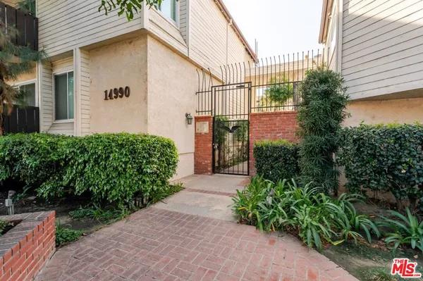$3,100 | 14990 Victory Boulevard, Unit 103, Van Nuys, CA 91411