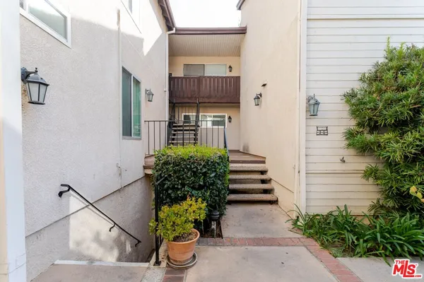$3,100 | 14990 Victory Boulevard, Unit 103, Van Nuys, CA 91411