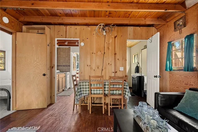 a view of a livingroom with furniture and a dining table