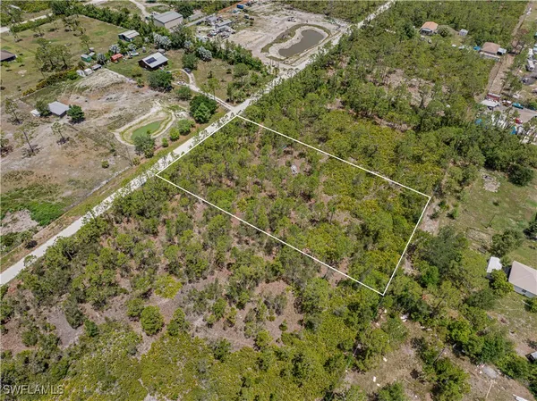 a view of a yard