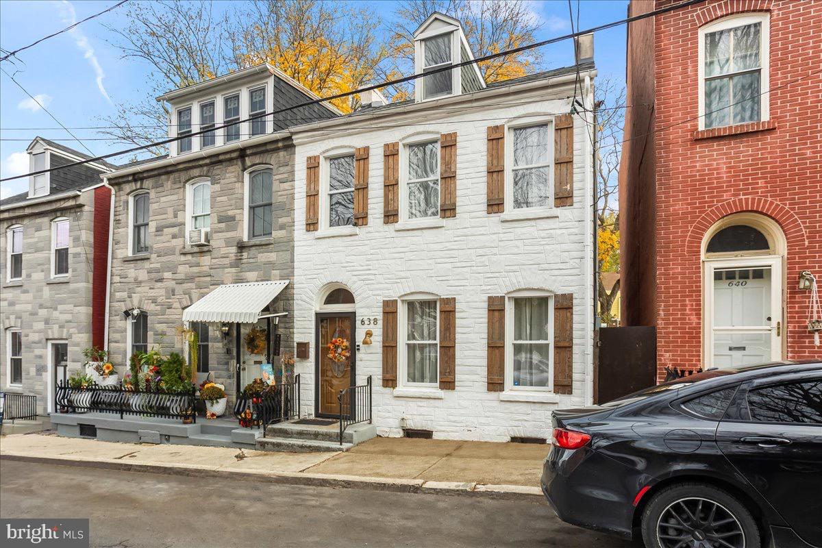 638 St Joseph Street Lancaster, PA 17603 - Photo 2 of 27 Urban home with classic appeal.