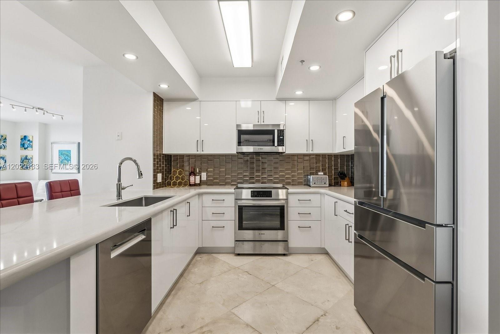 90 Alton Road, Unit PH3203 Miami Beach, FL 33139 - Photo 6 of 30