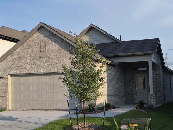$2,200 | 858 River Lane, Lavon, TX 75166