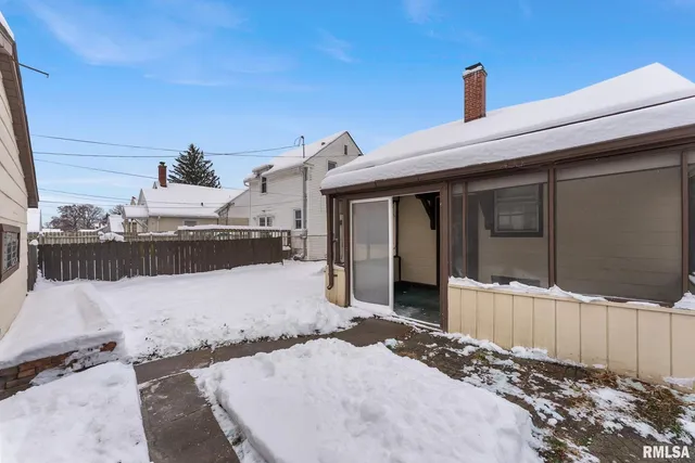 a house view with a outdoor space