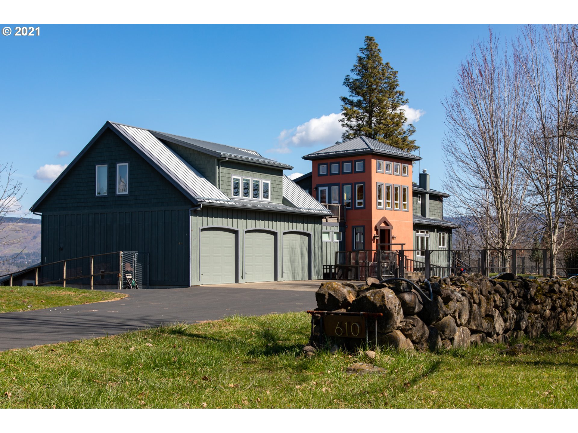 610 Vineyard Road Hood River, OR 97031 - Photo 1 of 32 Gallery Image 1