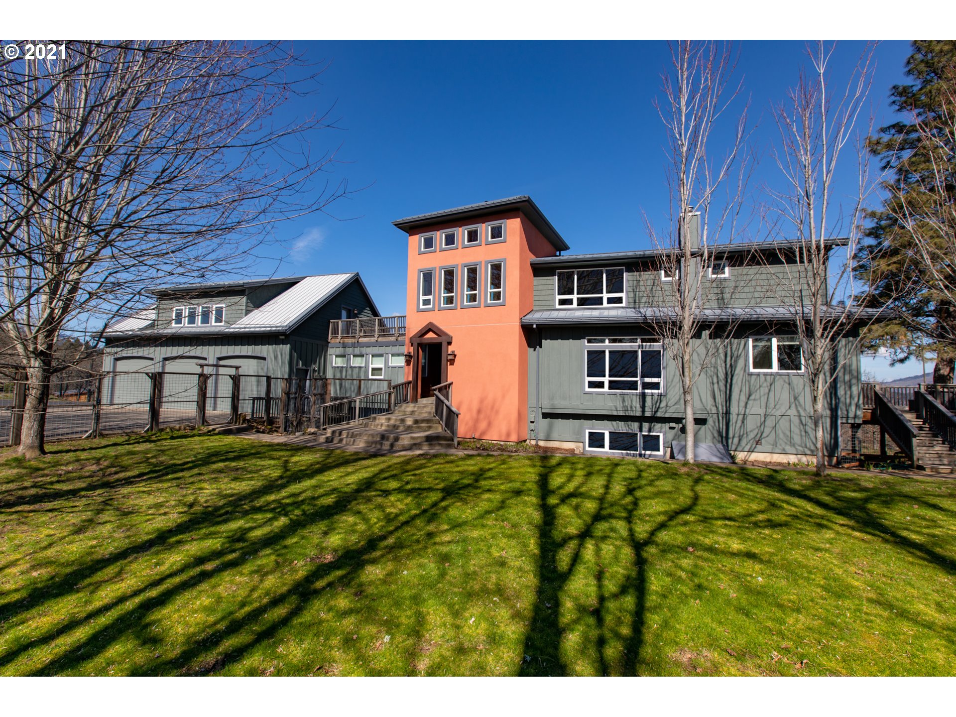 610 Vineyard Road Hood River, OR 97031 - Photo 11 of 32 Gallery Image 11