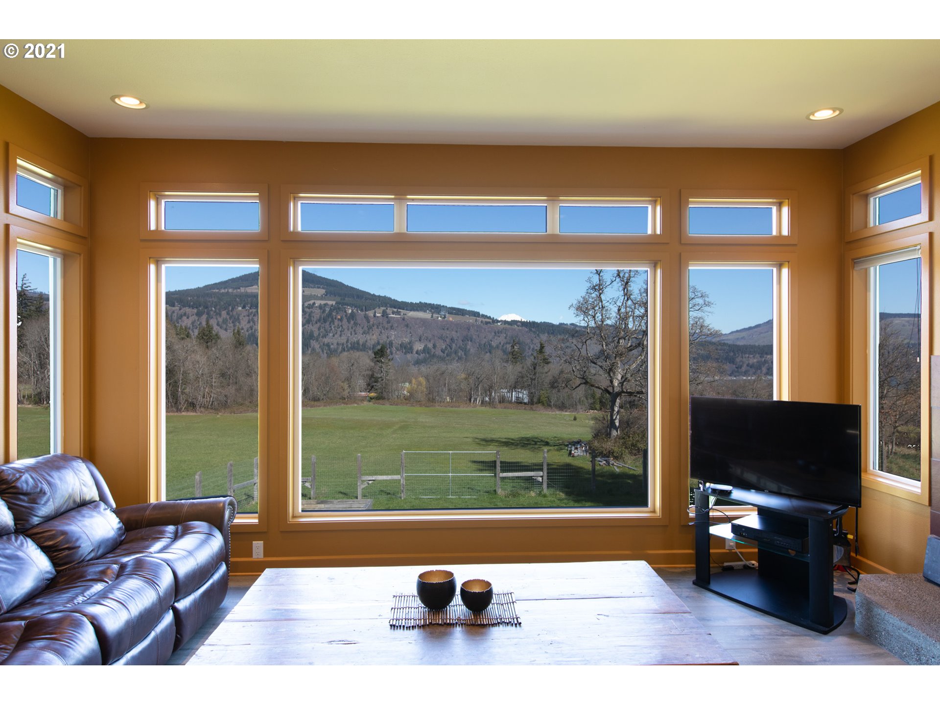610 Vineyard Road Hood River, OR 97031 - Photo 12 of 32 Gallery Image 12