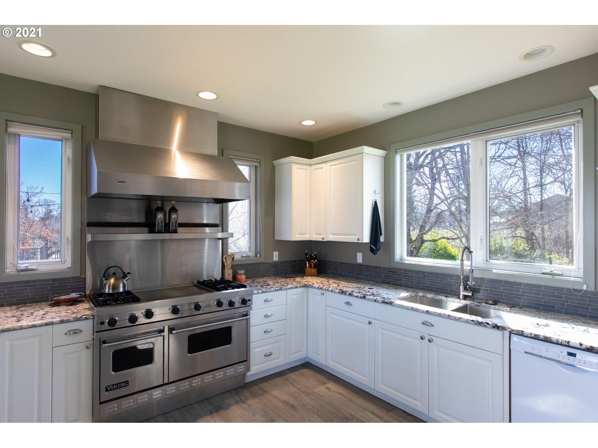 610 Vineyard Road Hood River, OR 97031 - Photo 15 of 32 Gallery Image 15