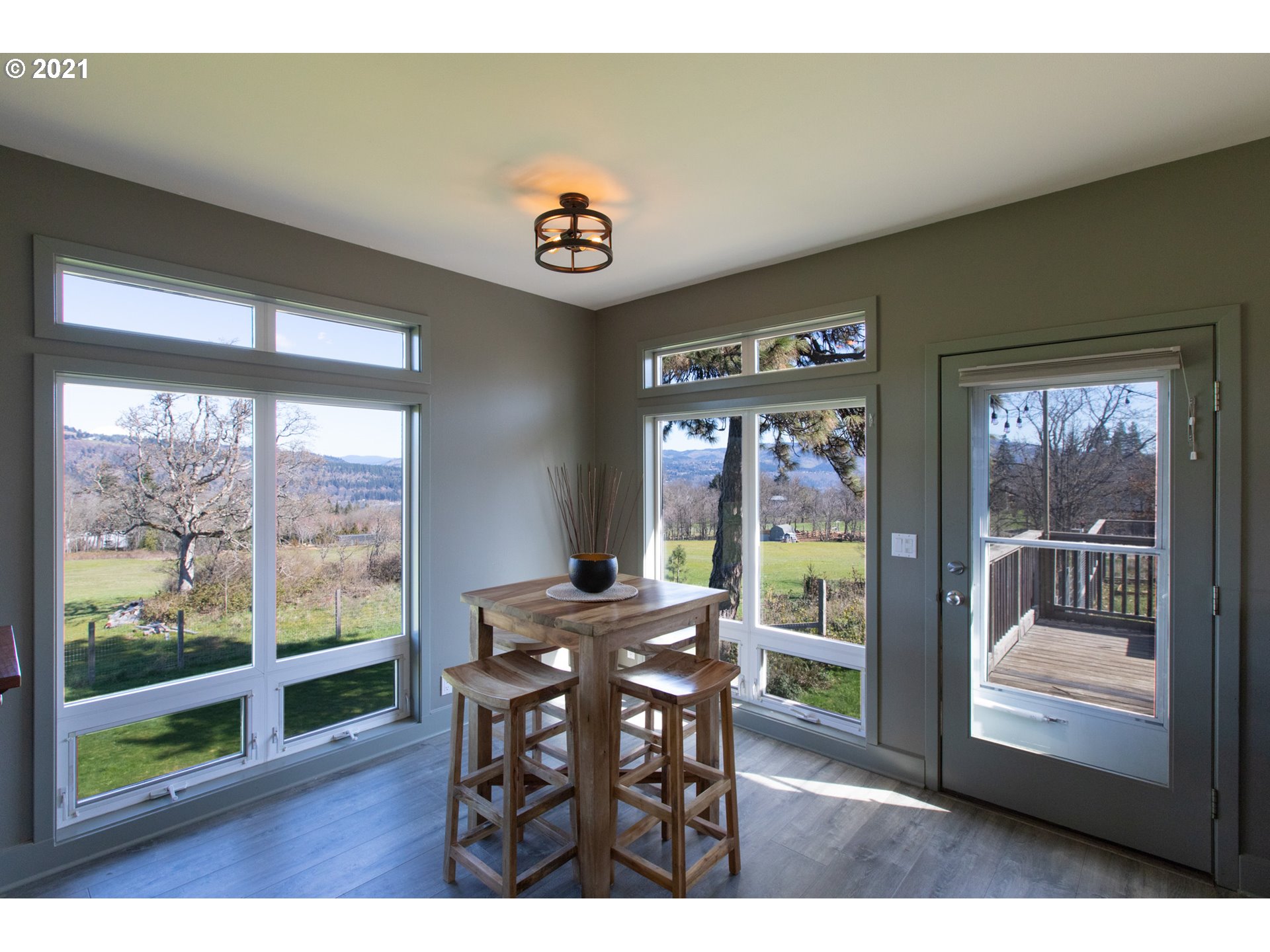610 Vineyard Road Hood River, OR 97031 - Photo 18 of 32 Gallery Image 18