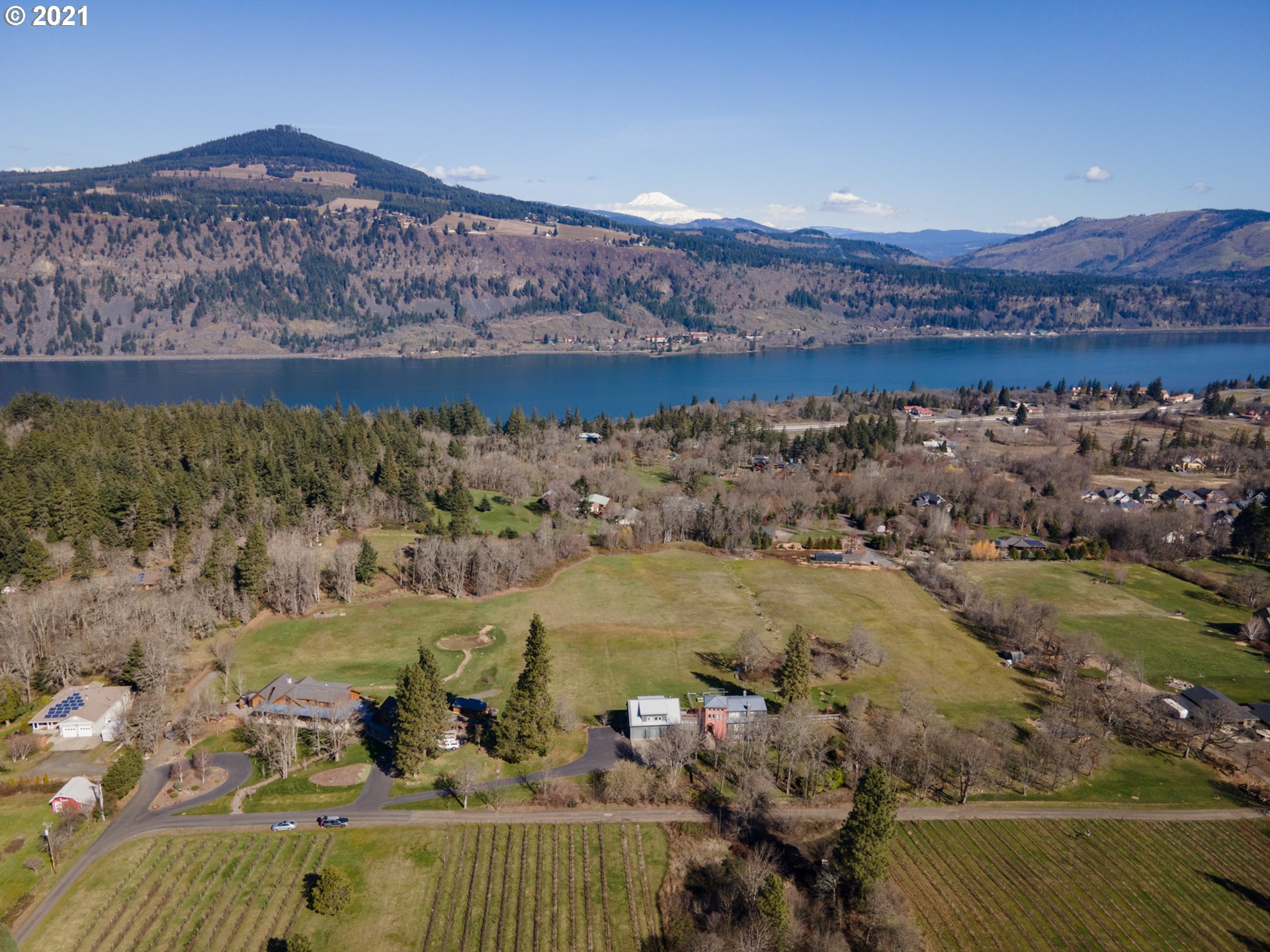 610 Vineyard Road Hood River, OR 97031 - Photo 3 of 32 Gallery Image 3