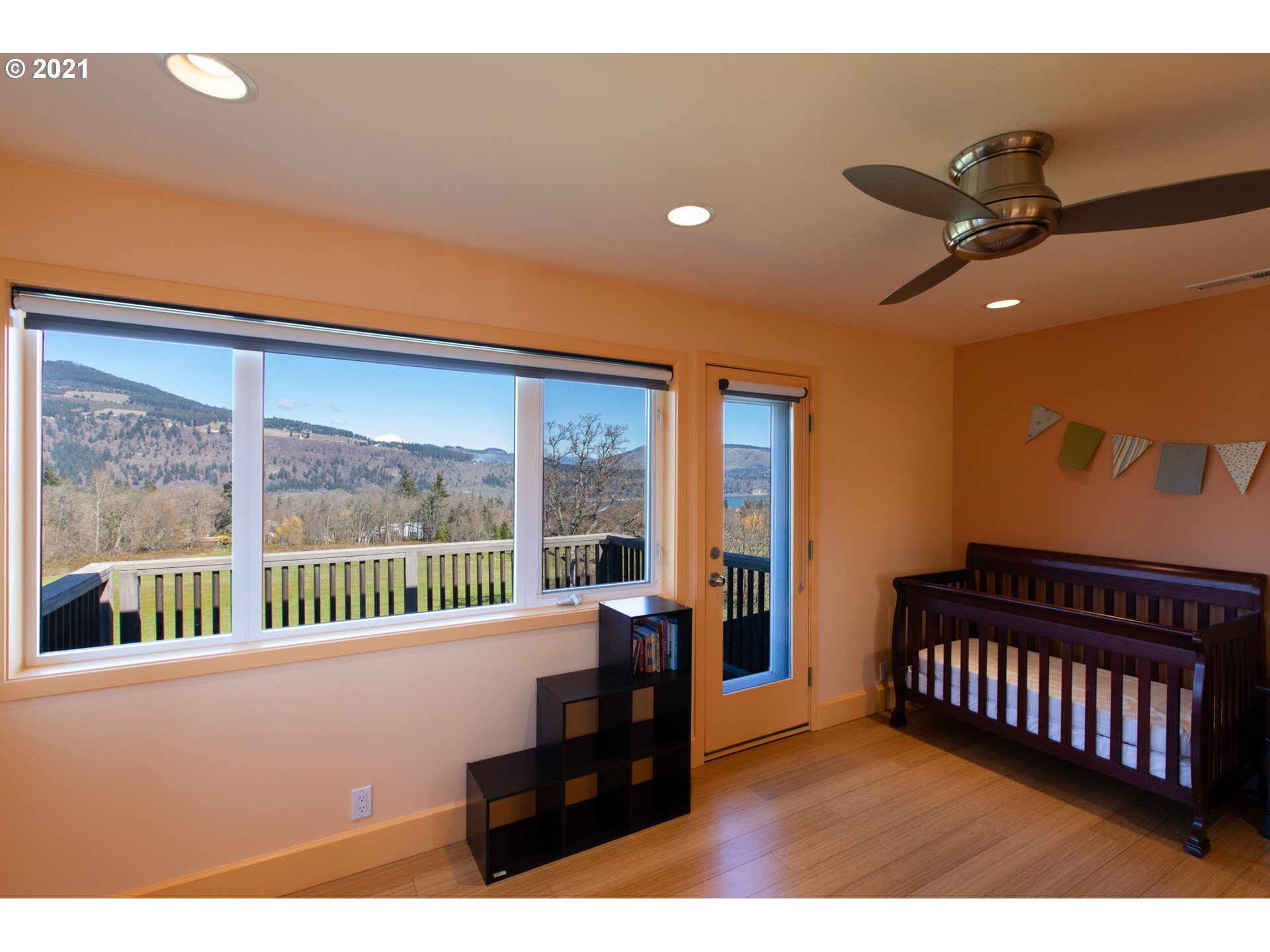 610 Vineyard Road Hood River, OR 97031 - Photo 21 of 32 Gallery Image 21