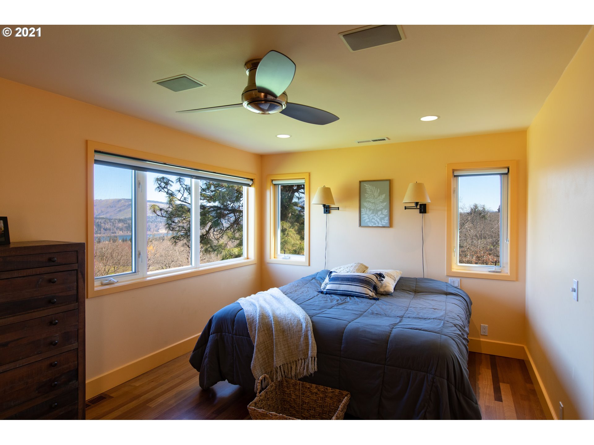 610 Vineyard Road Hood River, OR 97031 - Photo 23 of 32 Gallery Image 23