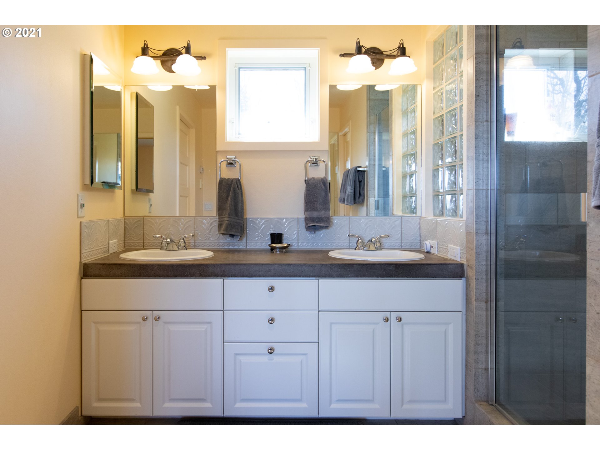 610 Vineyard Road Hood River, OR 97031 - Photo 24 of 32 Gallery Image 24