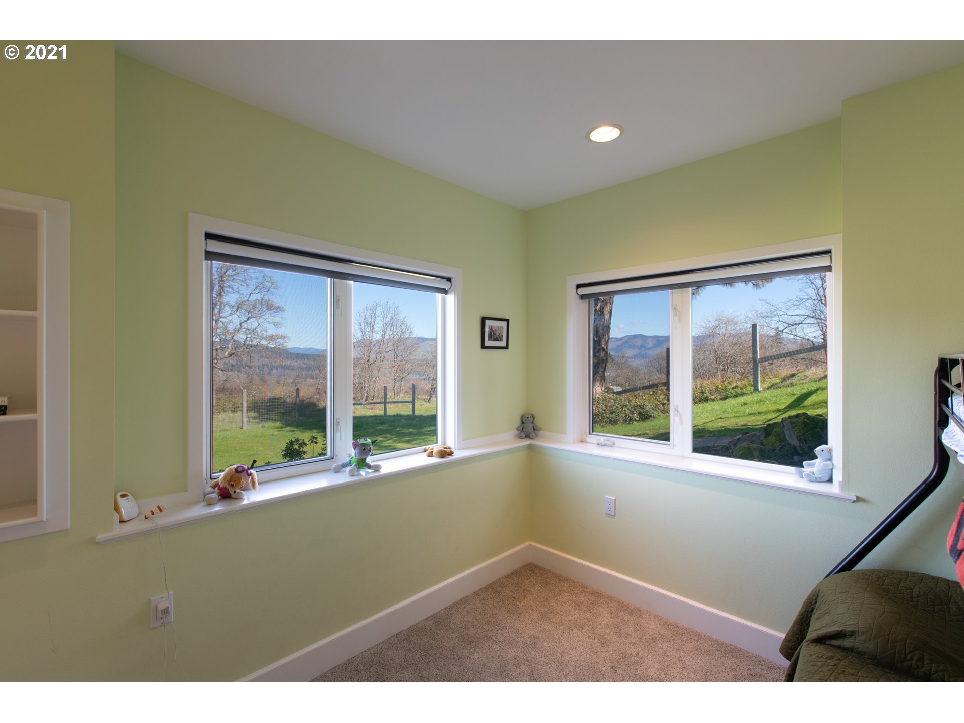 610 Vineyard Road Hood River, OR 97031 - Photo 28 of 32 Gallery Image 28