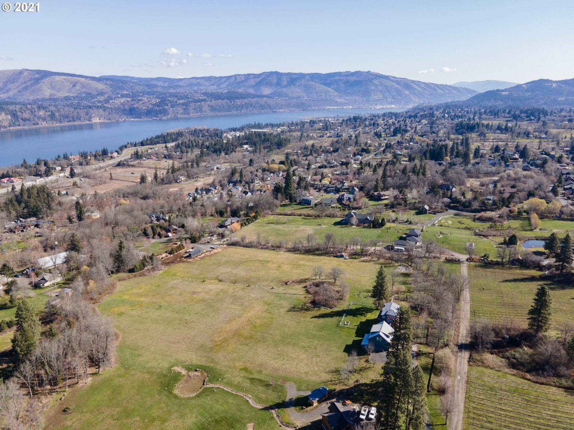 610 Vineyard Road Hood River, OR 97031 - Photo 4 of 32 Gallery Image 4