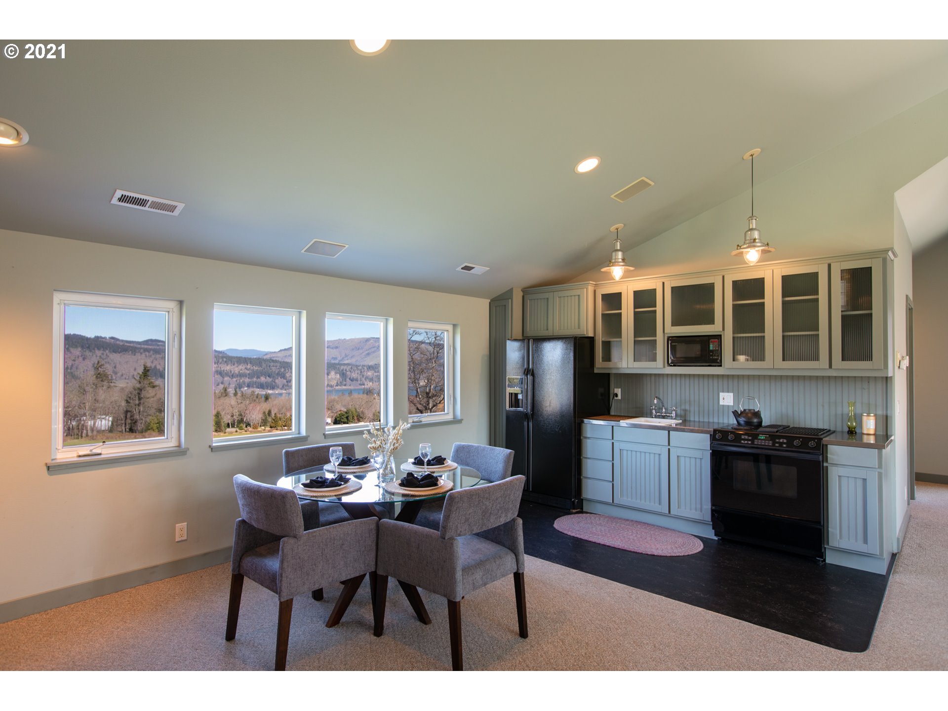 610 Vineyard Road Hood River, OR 97031 - Photo 31 of 32 Gallery Image 31