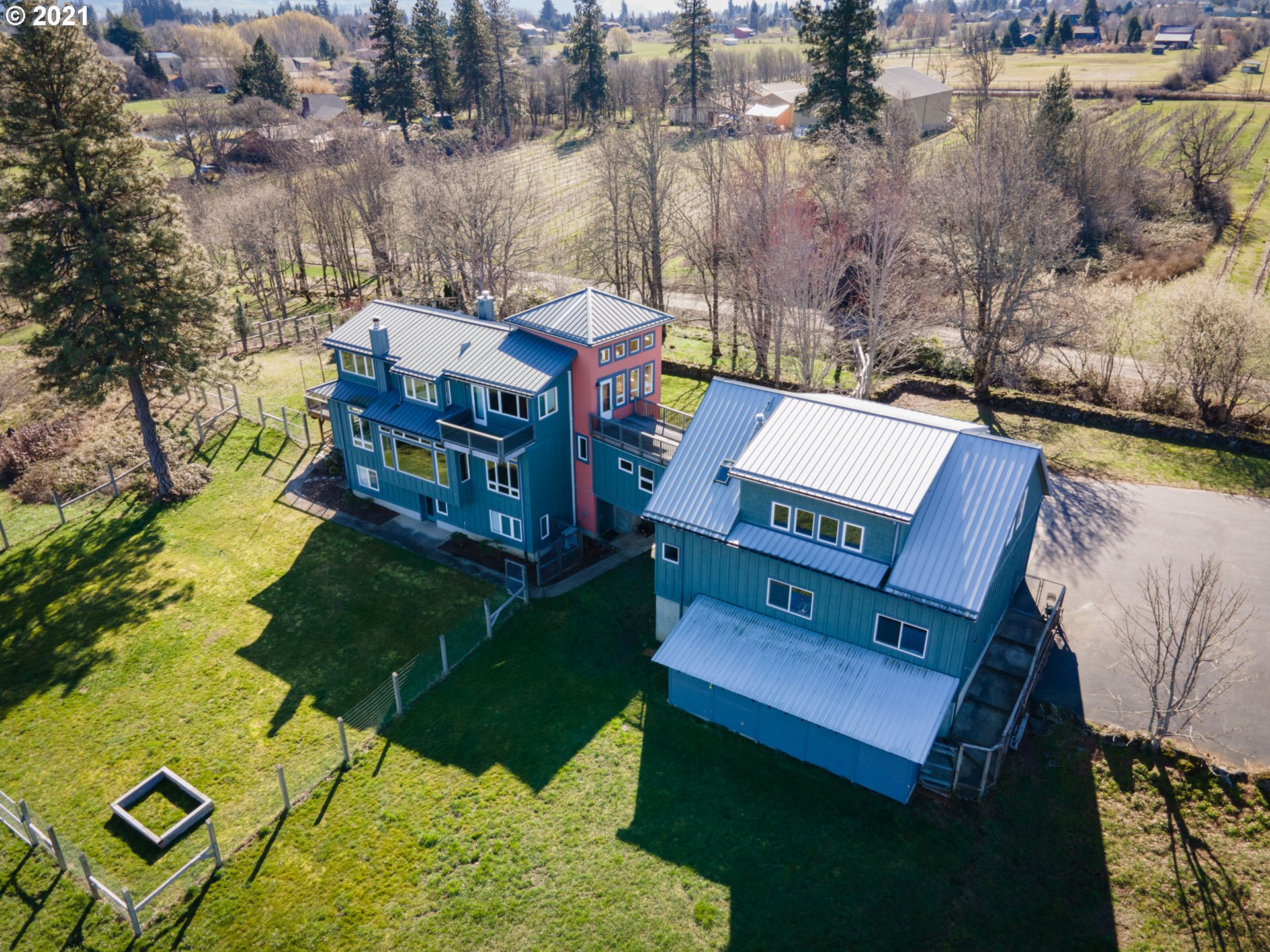 610 Vineyard Road Hood River, OR 97031 - Photo 5 of 32 Gallery Image 5