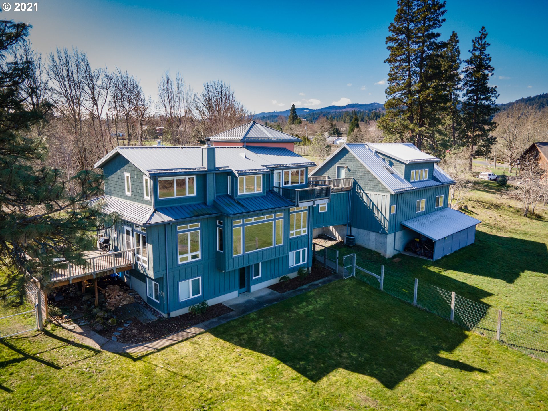 610 Vineyard Road Hood River, OR 97031 - Photo 6 of 32 Gallery Image 6